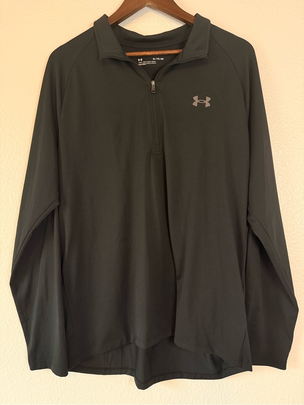 Under Armour Black Quarter Zip Pullover Men’s XL Long Sleeve Athletic Top